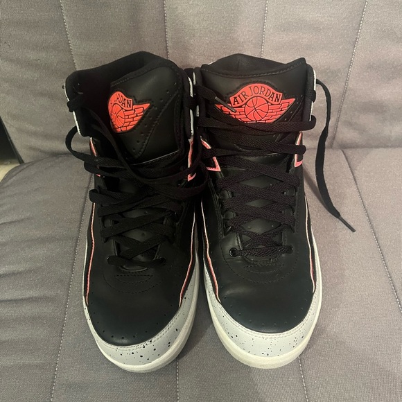 Retro 2 men size 9 preowned good condition - Picture 4 of 9